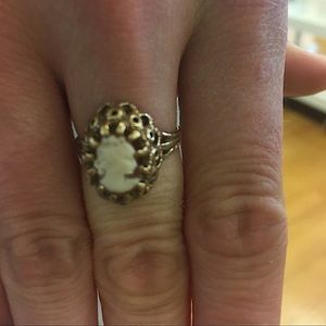 Estate 10K Yellow Gold Shell Cameo Ring